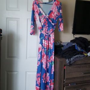 Quarter sleeve maxi dress.